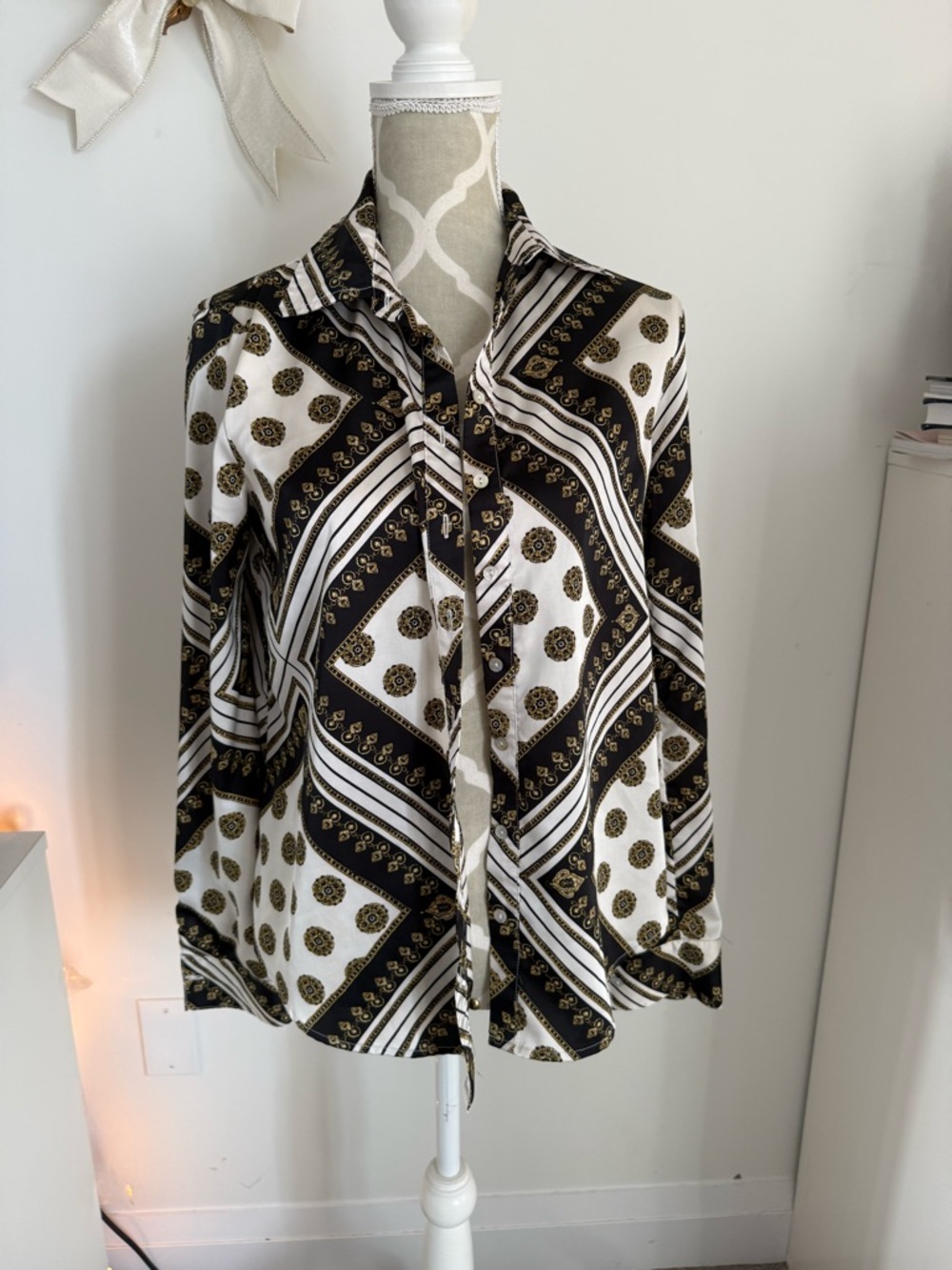 Women's Printed Long-Sleeve Button-Up Blouse - Black & White
